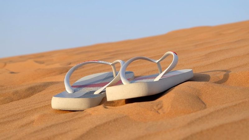 where to buy flip flops for wedding guests