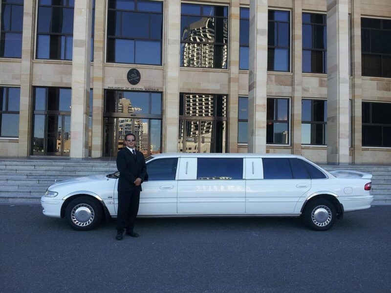 how much to tip limo driver for wedding